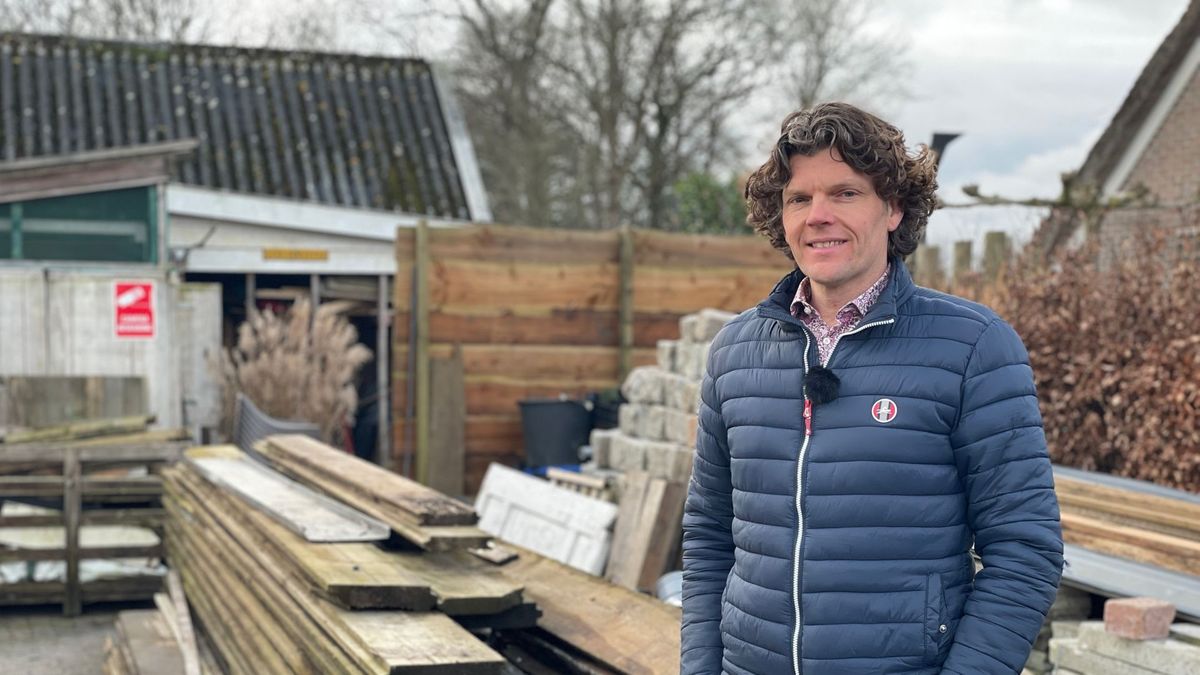Jean Berkhout verzamelt afval in de hoop in Westerveld een grondstoffendepot te beginnen