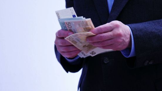 Man vergokt ruim 400.000 euro van zijn werkgever, maar hoeft mogelijk niet de cel in