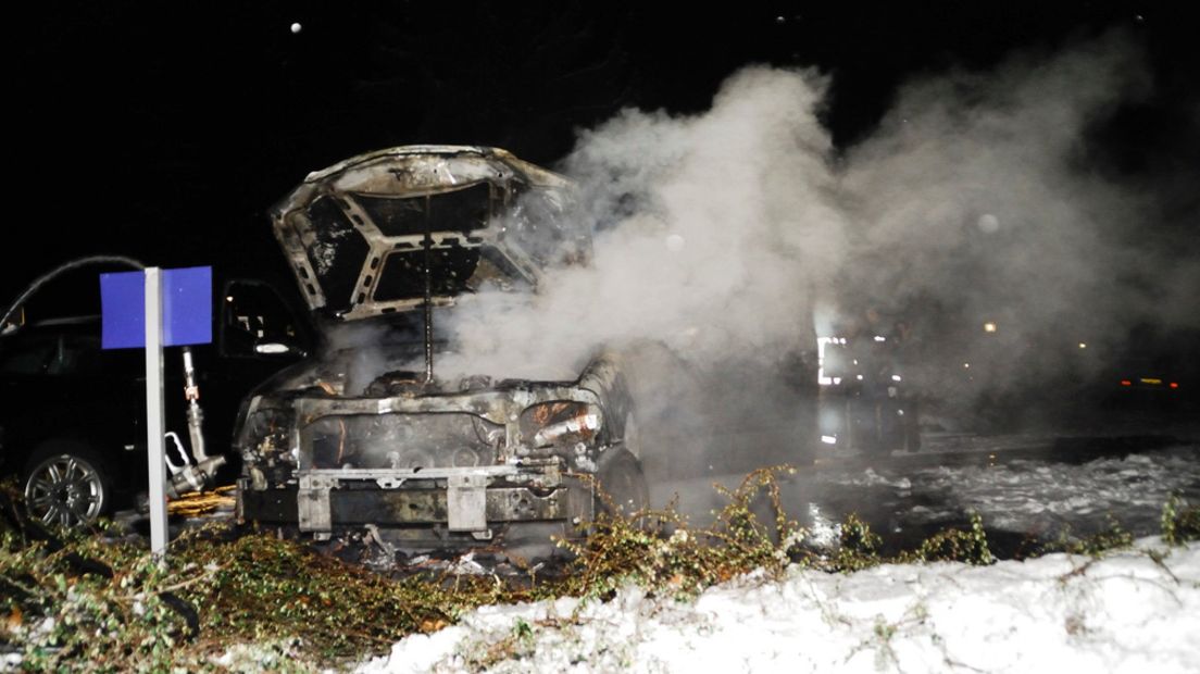Auto uitgebrand bij Tulip Inn Beekbergen