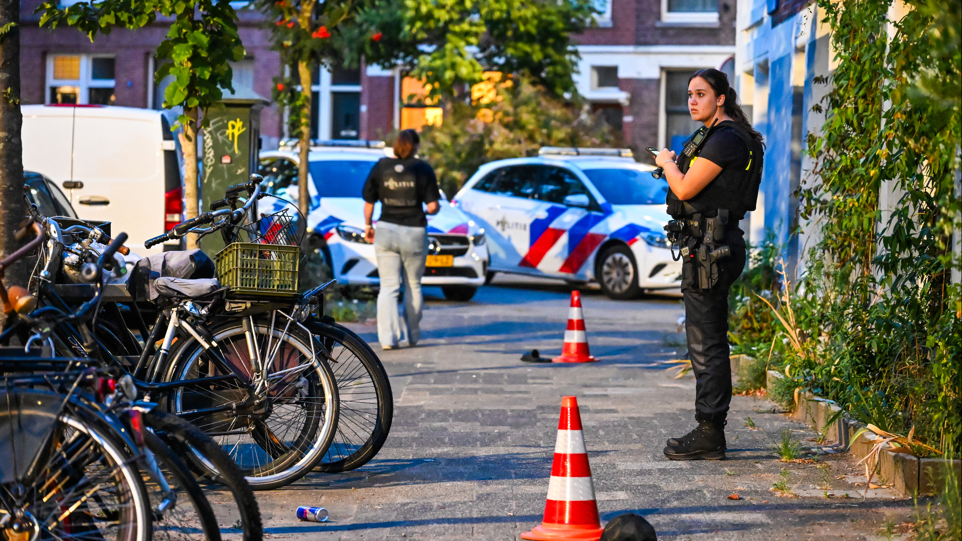 De straat werd afgezet met pionnen en lint