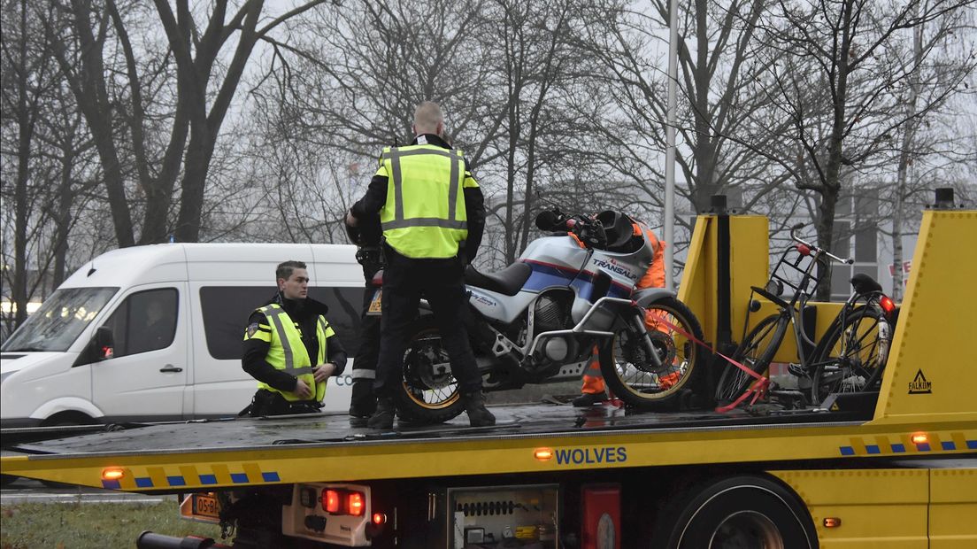 Fietser en motorrijder gewond geraakt bij botsing in Zwolle