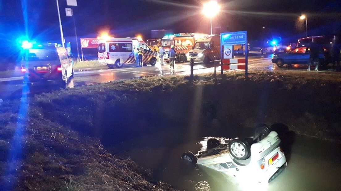 Auto in de sloot bij Oosterland