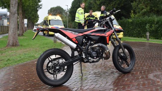 Bromfietser zwaargewond na botsing met fietser