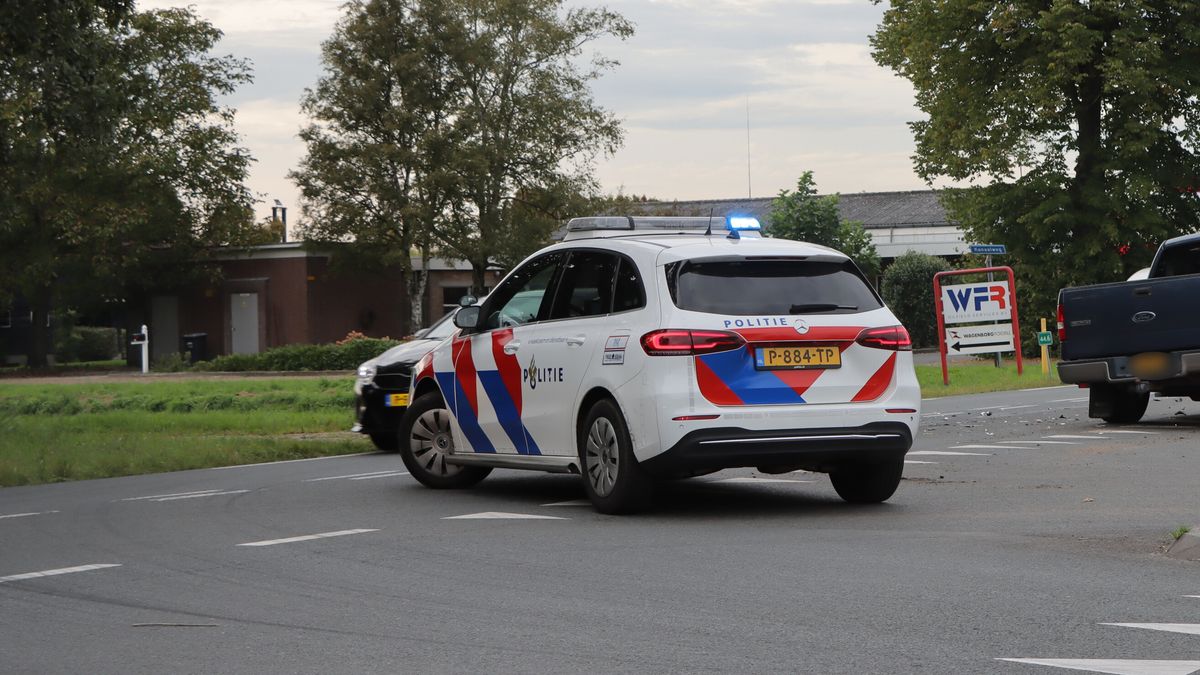 Auto's botsen op kruispunt Schoonebeek: een gewonde