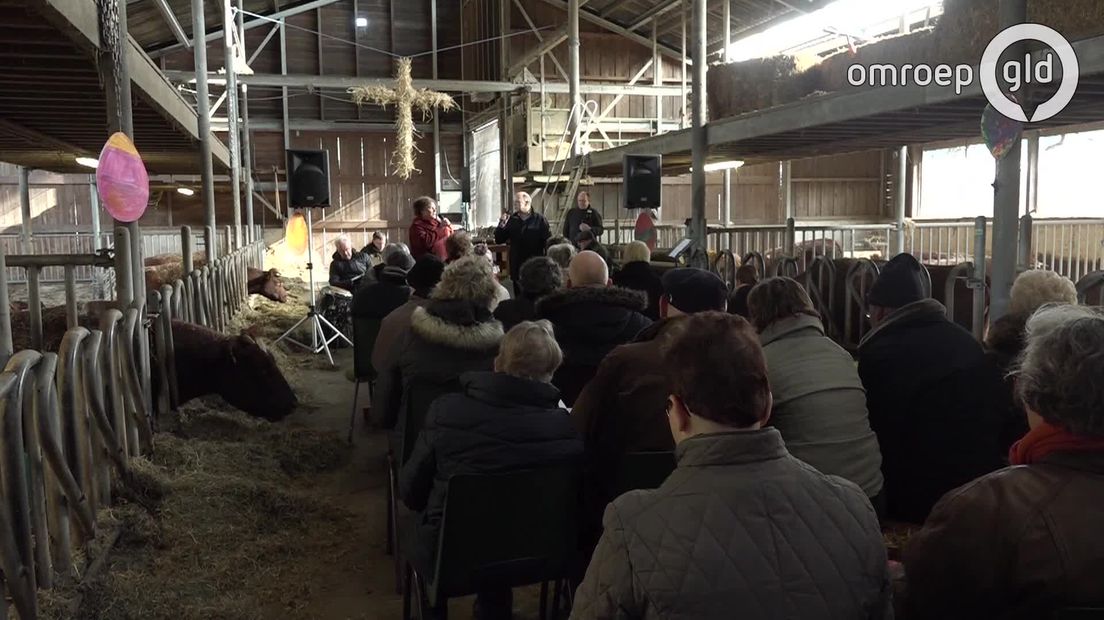 Sommige kerkgangers hebben wel eens moeite de ogen open te houden bij kerkdiensten, bijvoorbeeld omdat het saai is of wel erg lang duurt. Niks van dat alles in Loenen, daar hielden protestanten en katholieken samen een dienst op een opmerkelijke locatie.