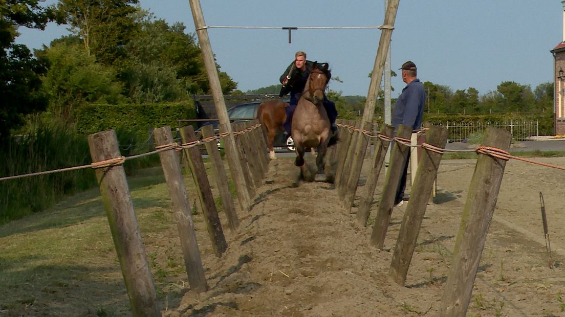 Ringrijders Krijn en Bram blijven rijden, al is er geen competitie