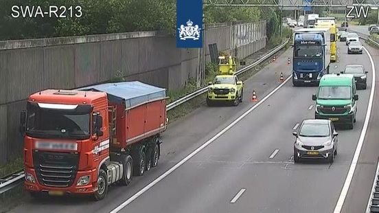 Vrachtwagen op A73 gestrand met drie klapbanden Home