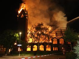 Julianakerk Heijplaat door brand verwoest