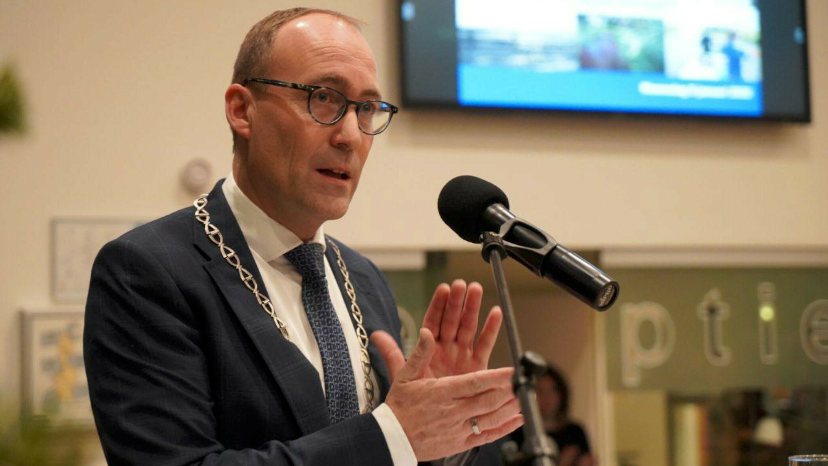 Spoedoverleg Drentse burgemeesters: 'Geschrokken van de aardbeving bij Eleveld'