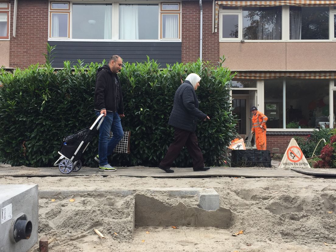 Opengebroken straten in Grasbuurt Rotterdam-Ommoord