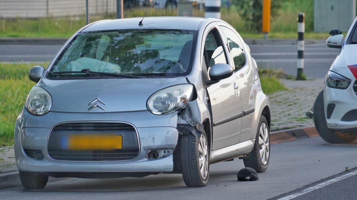 Automobilist gewond na botsing in Assen