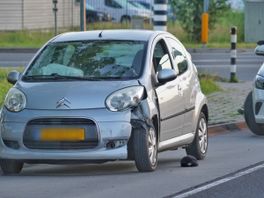 Automobilist gewond na botsing in Assen