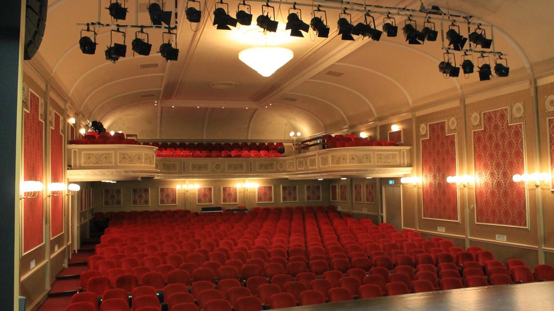 Grote zaal schouwburg Ogterop
