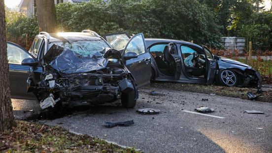 Vijf auto's beschadigd bij politieachtervolging, een gewonde