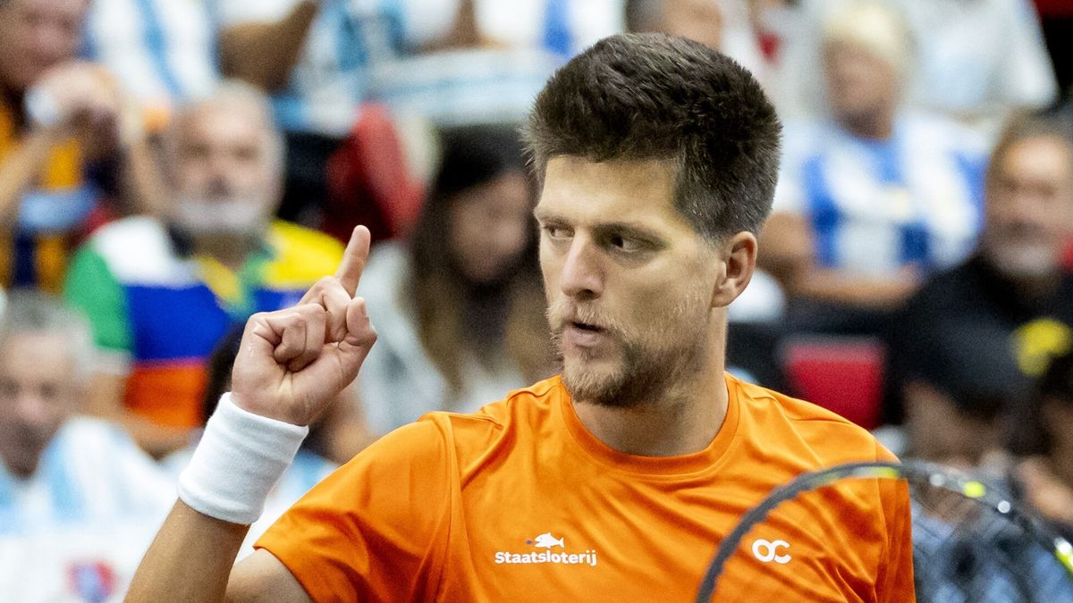 Een slechte dag voor Sander Arends: verlies en een blessure aan zijn vinger | FC Emmen-Cambuur weer 