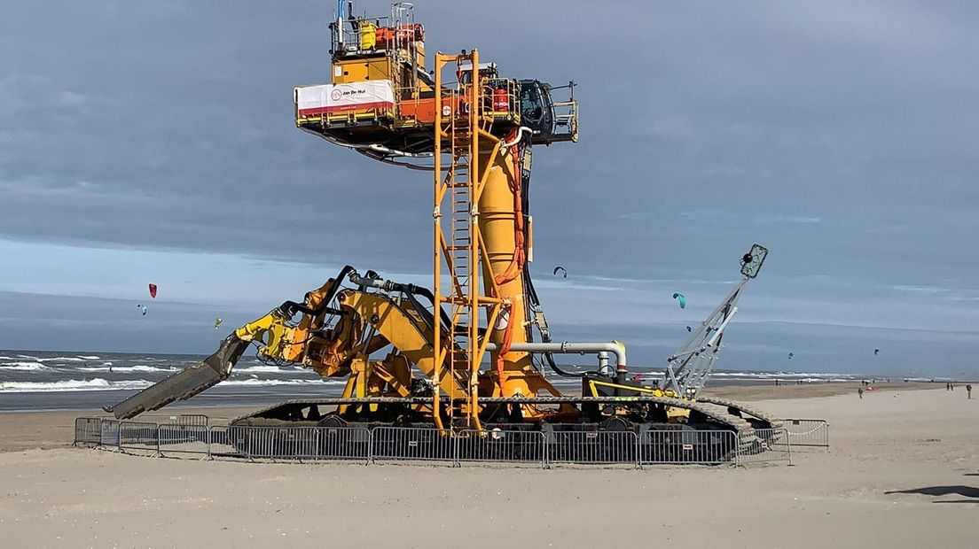 'Sunfish' is tien meter hoog en kan tot een kilometer diep te zee in rijden.