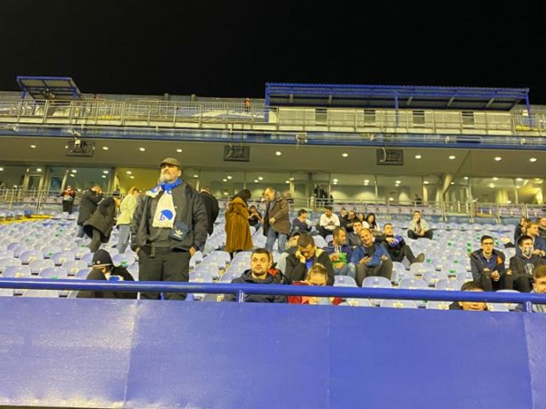 Feyenoord-fans aanwezig in stadion van Dinamo Zagreb.