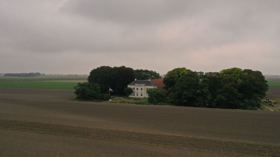 Het beeldbepalende rijksmonument vlak vóór de schilderactie