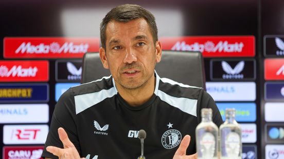 Van Bronckhorst ziet oorzaak verval Feyenoord: ‘Het zit niet in het fysieke’