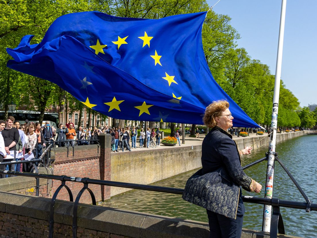 Een Europese vlag bij de Hofvijver in Den Haag