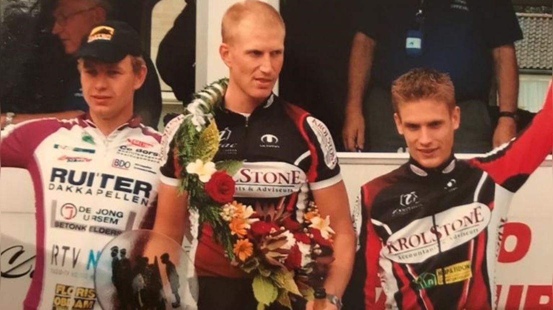 Lieuwe Westra as winner fan de Omloop fan Trynwâlden yn 2007, mei rjochts Frank Wierstra en links Germ van der Burg