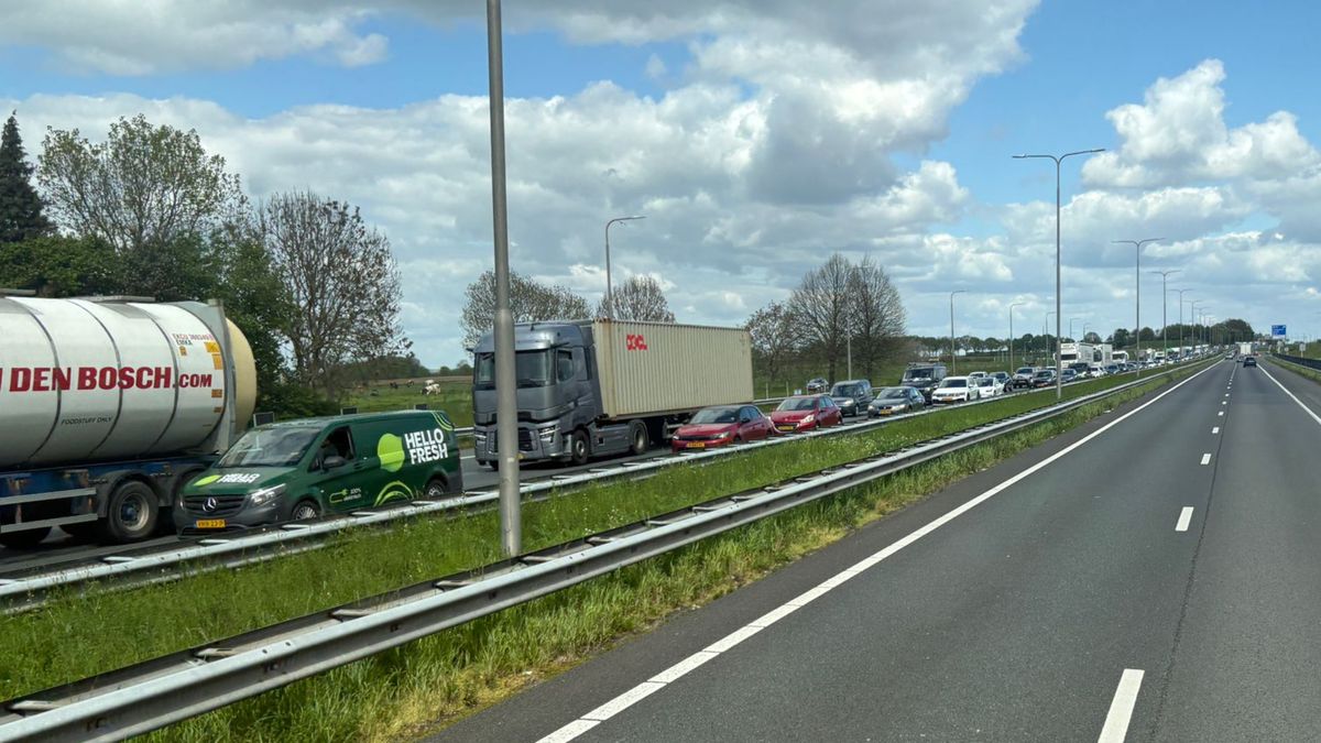 Drukke vrijdagspits door kettingbotsing op de A2