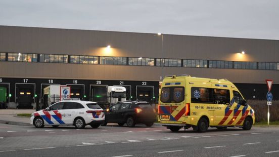 Fietser gewond bij aanrijding • auto total loss