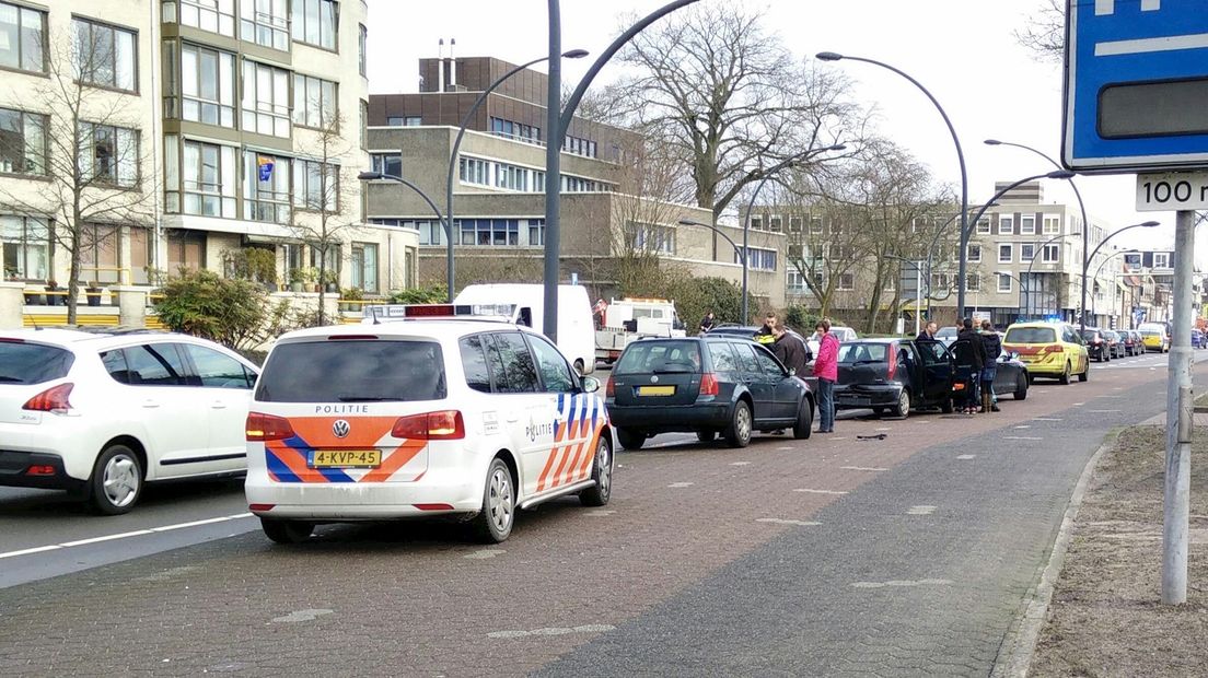 Drie wagens betrokken bij aanrijding in Hengelo