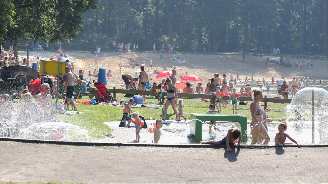 Drukte op recreatieplas Het Hulsbeek in Oldenzaal