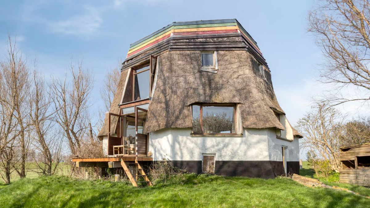 Voor 545.000 euro woon je in bijzonder gebouw: molen zonder wieken, maar met dakterras