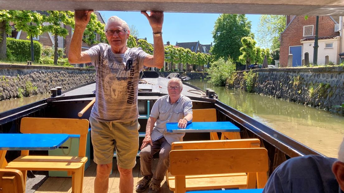 Vrijwilligers ontspannen tijdens de eerste proeftocht