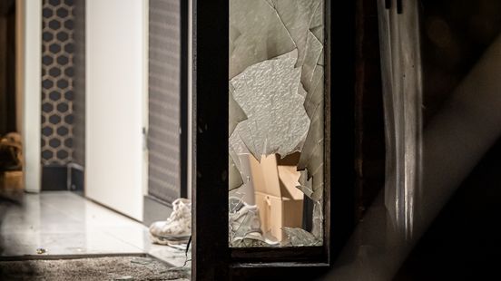 Schade aan ruit na explosie bij rijtjeshuis in Zwijndrecht Home
