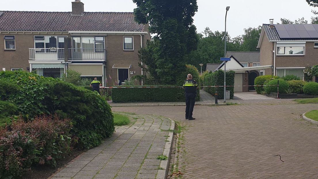 De politie doet onderzoek in de buurt van de steeg (Rechten: Persbureau Meter)