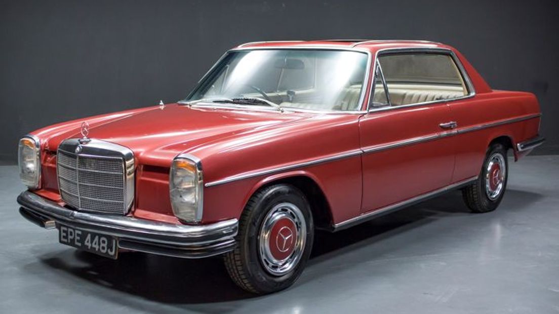 De Mercedes 250 CE was de eerste Mercedes van oud-Beatle George Harrison (Rechten: Catawiki)