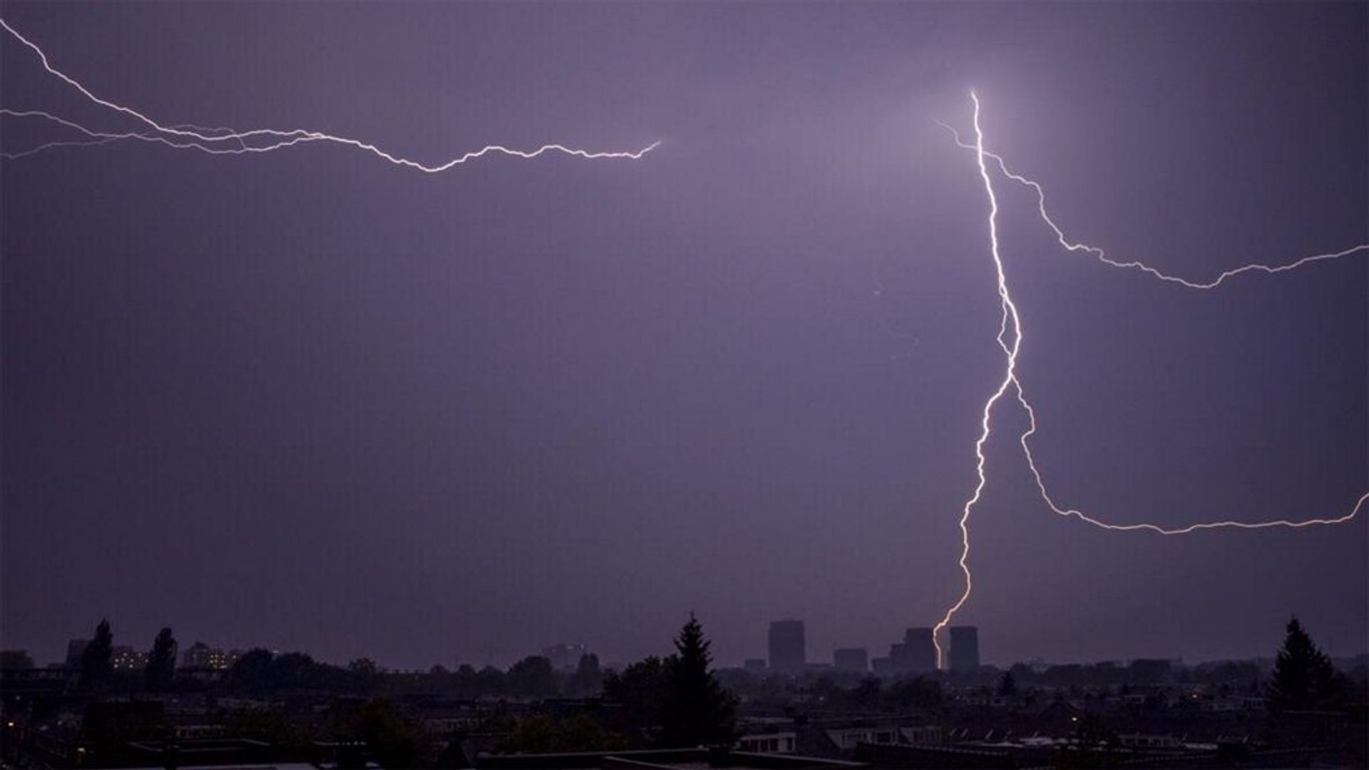 Code Geel Voor Zware Windstoten En Onweersbuien Beëindigd - RTV Utrecht