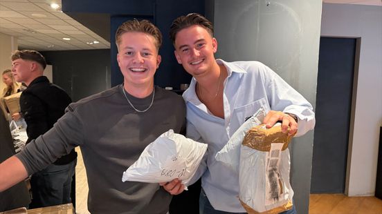 Lange rijen in Surhuisterveen voor mysteryboxen: "Ik hoop op wat waardevols" Nieuws