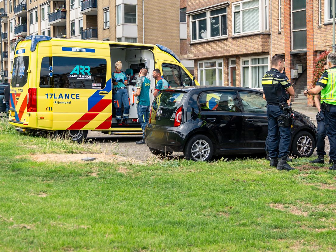 Bij de woning was vanmiddag een ambulance aanwezig.