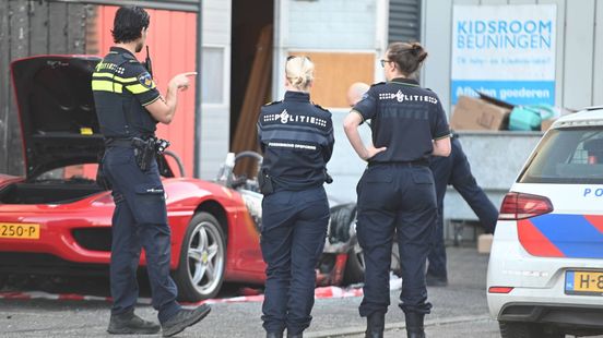 Ferrari mogelijk in brand gestoken