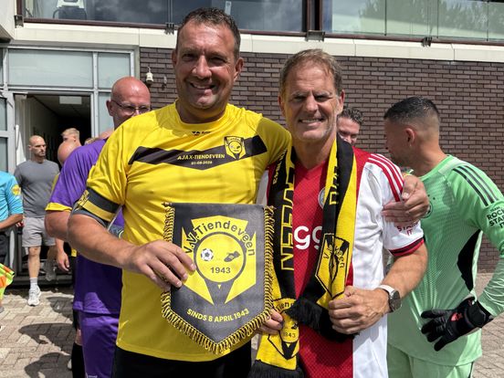 Eerbetoon Tiendeveen-trainer Van Essen bij Ajax: 'Dan gaat Frank de Boer vliegen'