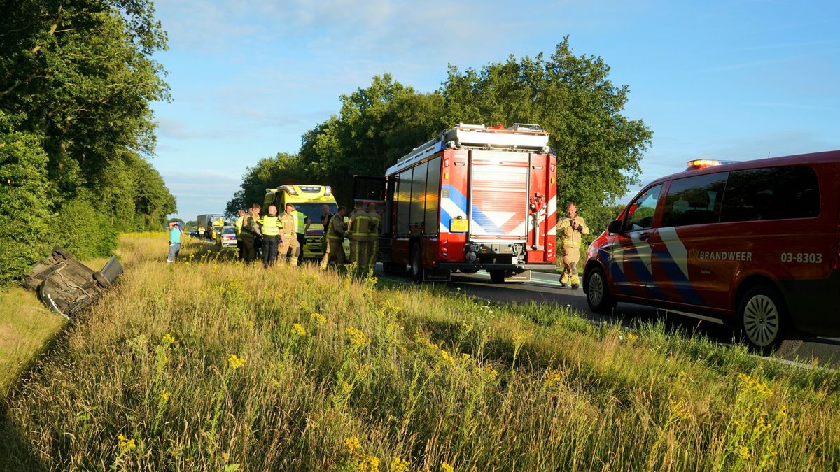 Auto raakt van de weg bij Beilen, bestuurder gewond
