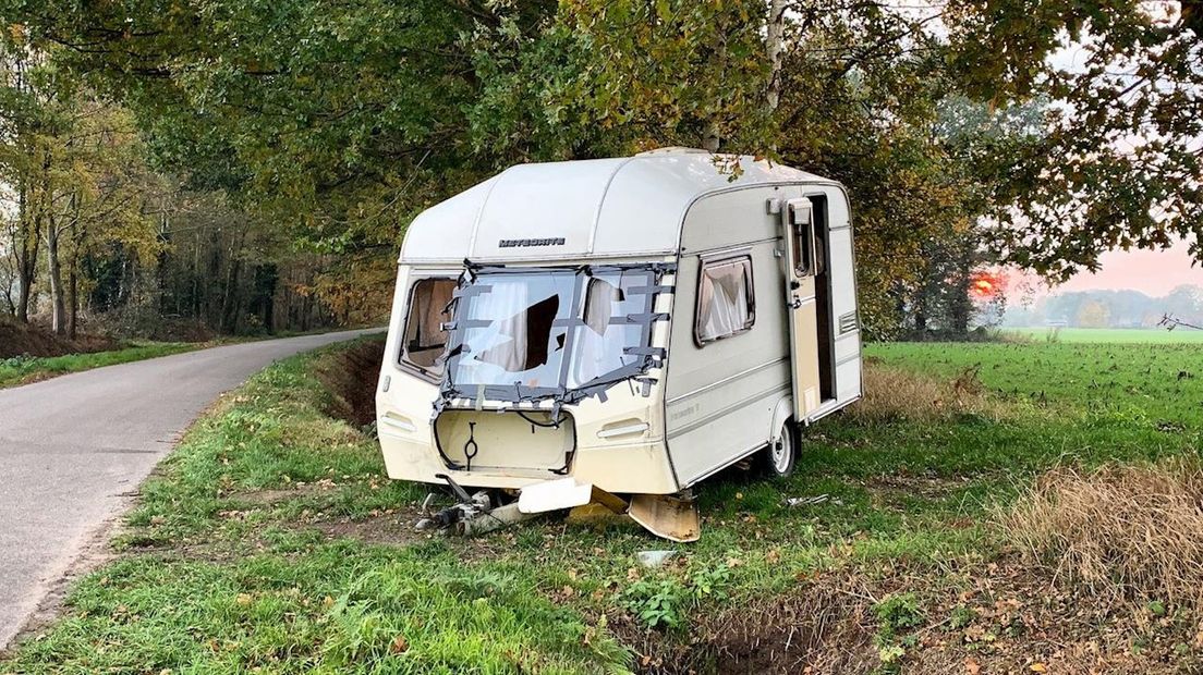 Gedumpte caravan in Deurningen