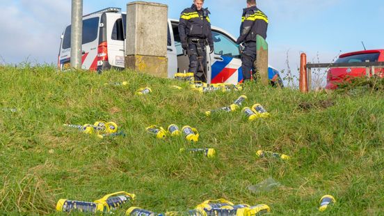 Tientallen 2kg tanks lachgas gedumpt in Alblasserdam | Man zwaargewond na aanrijding met metro. Tientallen 2kg tanks lachgas gedumpt in Alblasserdam | Man zwaargewond na aanrijding met metro.