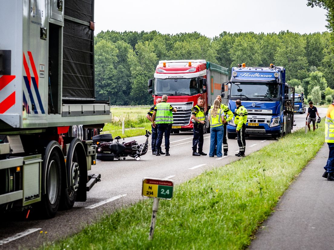Het ongeluk gebeurde op de N214 bij Oud-Alblas.