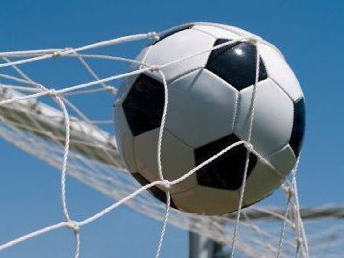 Amateurvoetbal: ASWH en SteDoCo boeken uitzege in derde divisie