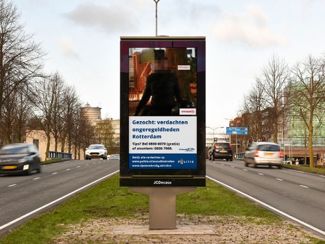 Verdachten avondklokrellen op schermen in Rotterdam