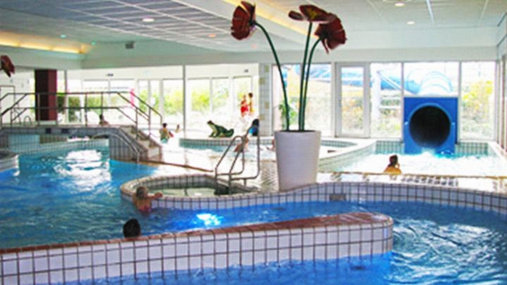 Zwembad in Breukelen gesloten, ouders melden zieke kinderen