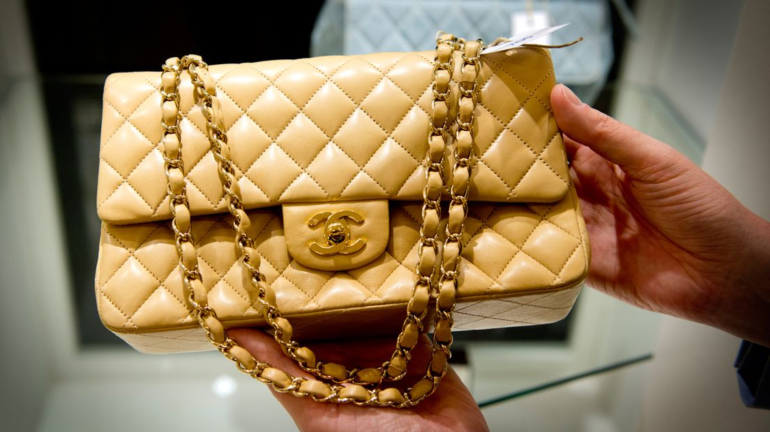 Een dure merktas van Chanel, wel echt (Archief