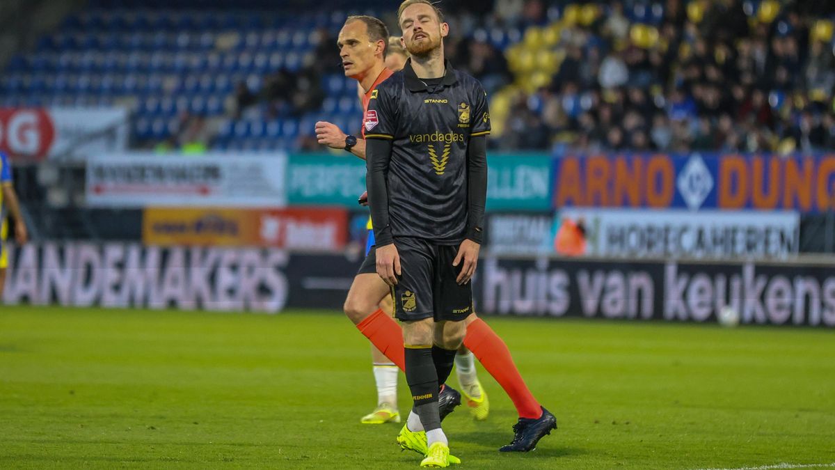 Lees terug: harde nederlaag voor FC Emmen in Waalwijk