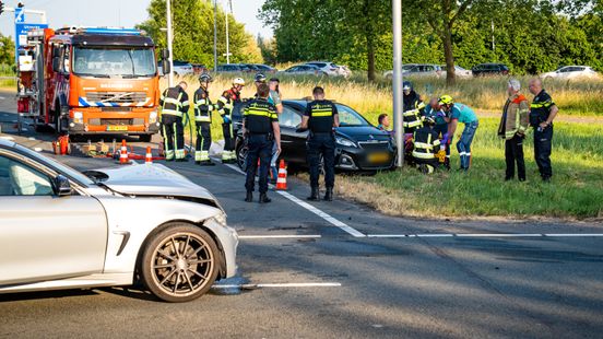 Twee gewonden na aanrijding op Groene Kruisweg Rotterdam | Stroomstoring in Giessenburg en Hardinxveld-Giessendam. Twee gewonden na aanrijding op Groene Kruisweg Rotterdam | Stroomstoring in Giessenburg en Hardinxveld-Giessendam.