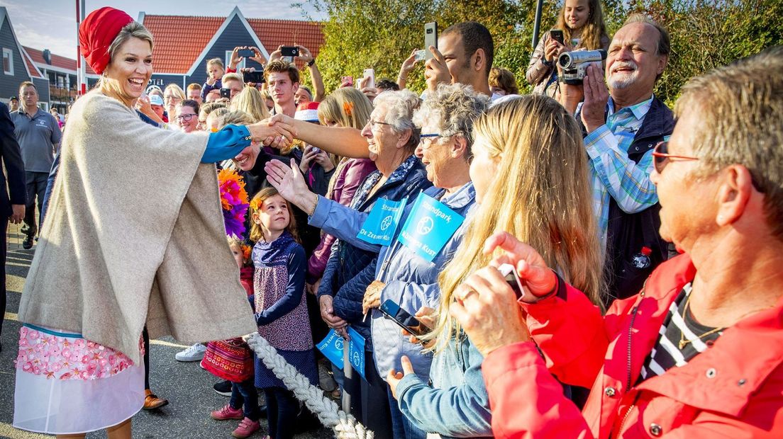 Koningin Máxima neemt de tijd voor het publiek